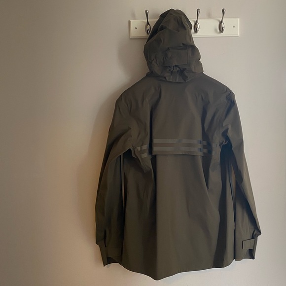 Like New. Canada Goose Nanaimo Jacket in Medium - Picture 2 of 7